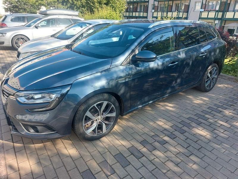 Grau Gebraucht 2017 Renault Mégane IV Bose Edition Limousine | 7.500 € (Superpreis) - Bild 1/4