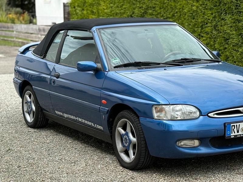 Blau Gebraucht 1996 Ford Escort Cabriolet Cabrio | 1.800 € - Bild 1/4