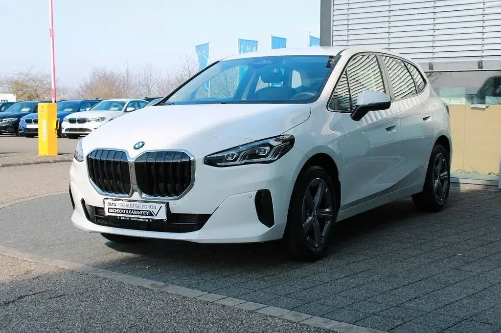 Gebraucht BMW 220 Active Tourer 170 PS (125 kW) 2025 Weiß Van / Kleinbus
