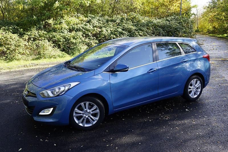 Blau Gebraucht 2012 Hyundai i30 Style Kombi | 6.799 € (Etwas zu teuer) - Bild 1/4