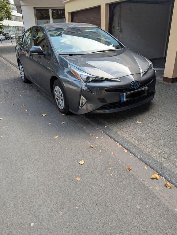 Gebraucht Toyota Prius 136 PS (100 kW) 2018 Grau Kleinwagen