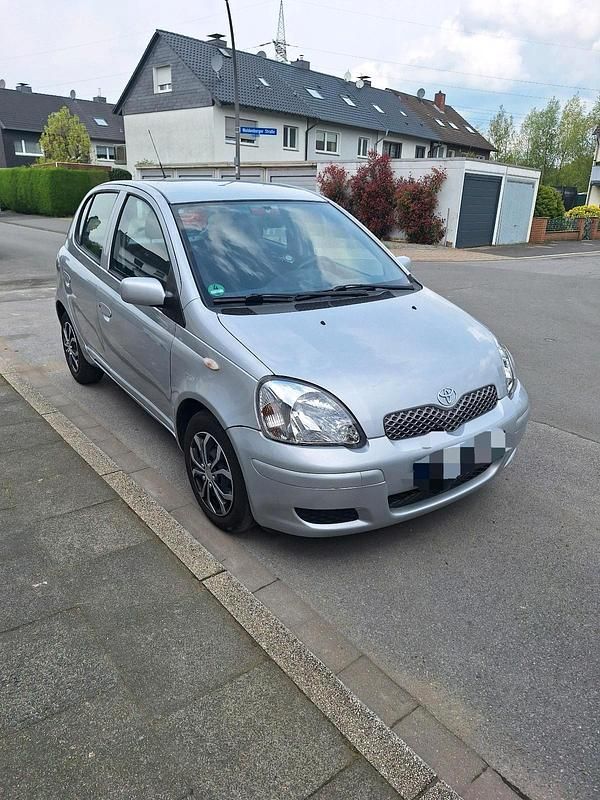 Gebraucht Toyota Yaris 87 PS (63 kW) 2004 Silber Kleinwagen