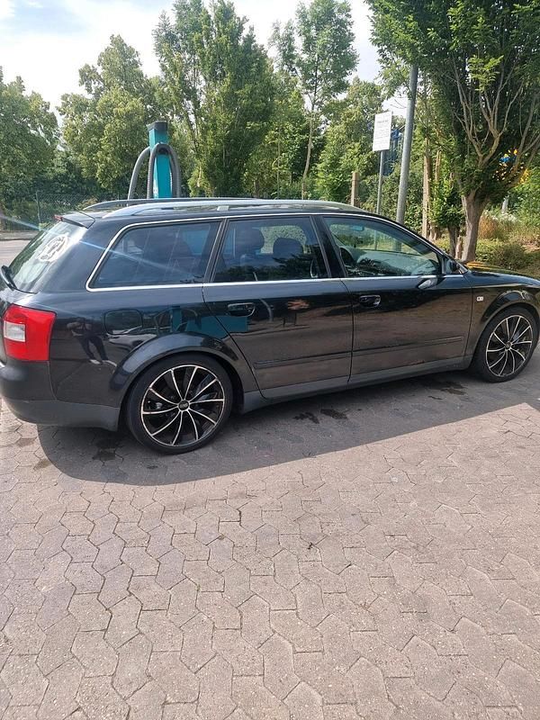 Schwarz Gebraucht 2001 Audi A4 Kombi | 700 € - Bild 1/4