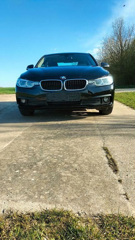 Gebraucht BMW 318 Advantage 150 PS (110 kW) 2017 Schwarz Limousine