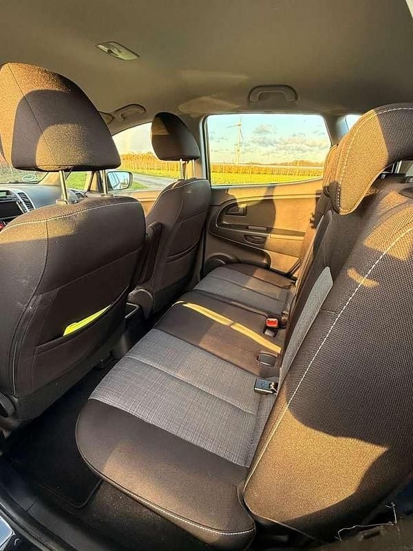 Gebraucht Kia Venga 90 PS (66 kW) 2012 Schwarz Kleinwagen