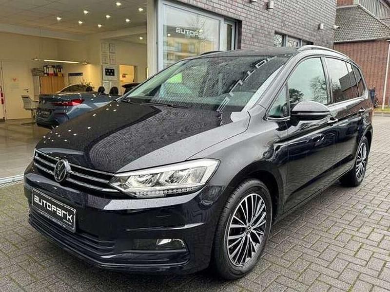 Schwarz Gebraucht 2024 VW Touran Business Van / Kleinbus | 30.900 € (Fairer Preis) - Bild 1/4
