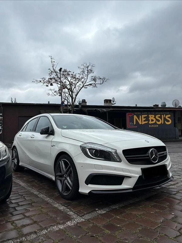 Weiß Gebraucht 2014 Mercedes A45 AMG AMG Kleinwagen | 25.000 € (Fairer Preis) - Bild 1/4