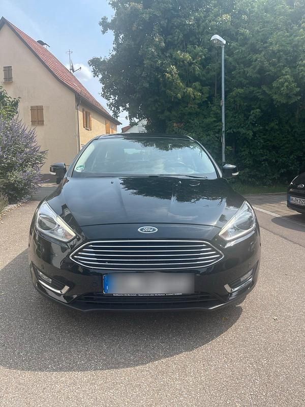 Schwarz Gebraucht 2018 Ford Focus Titanium Kombi | 10.900 € (Guter Preis) - Bild 1/4