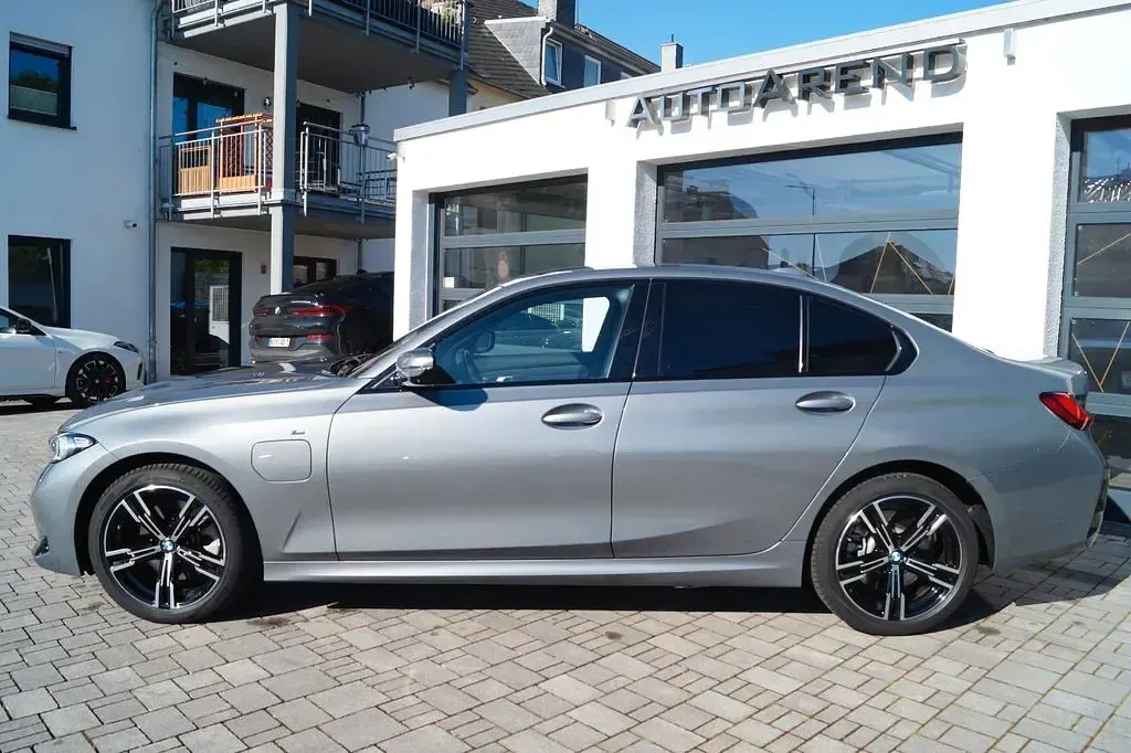 Gebraucht BMW 330e M Sport 292 PS (214 kW) 2025 Grau Limousine