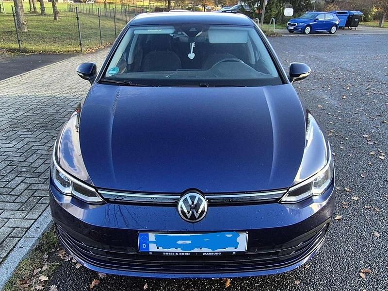 Blau Gebraucht 2020 VW Golf VIII Life Limousine | 16.500 € (Superpreis) - Bild 1/4