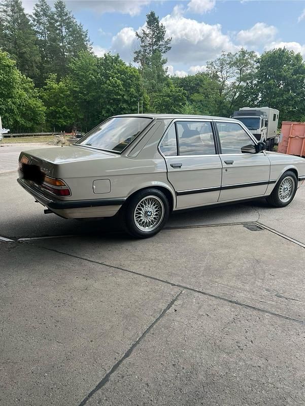 Gebraucht BMW 525 122 PS (89 kW) 1985 Beige Limousine