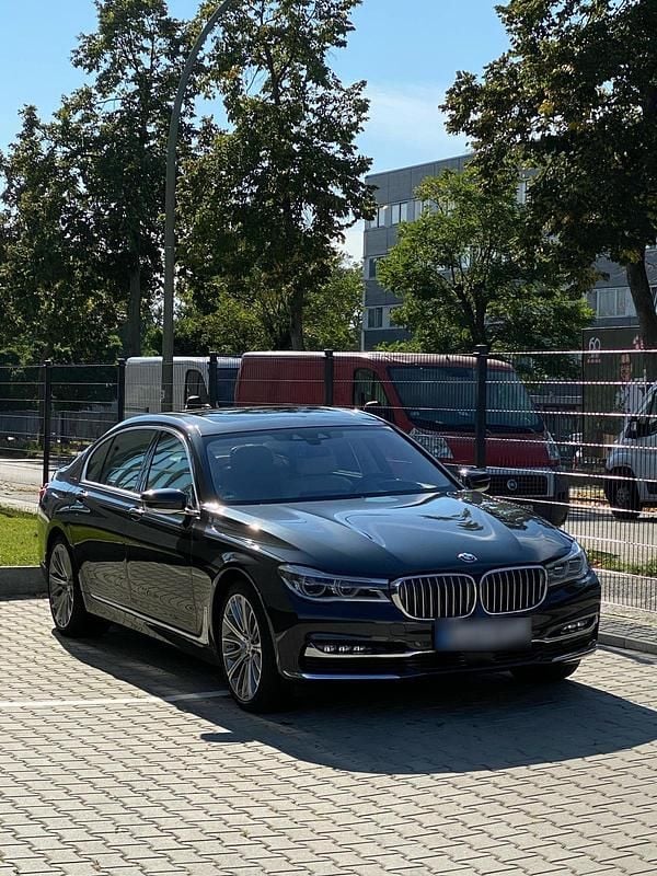 Gebraucht BMW 750L 449 PS (330 kW) 2015 Grau Limousine