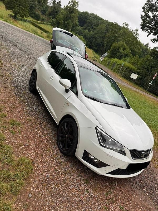 Weiß Gebraucht 2016 Seat Ibiza FR Kleinwagen | 6.890 € (Guter Preis) - Bild 1/4