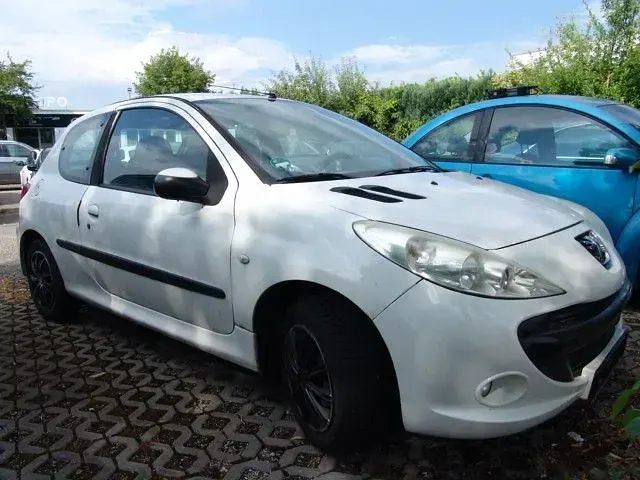 Gebraucht Peugeot 206 Basis 60 PS (44 kW) 2009 Lack weiss banquise/flach stan Kleinwagen