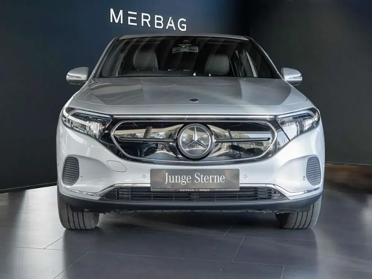 Gebraucht Mercedes EQA250+ Electric Art 139 kW (190 PS) 2022 Silber SUV