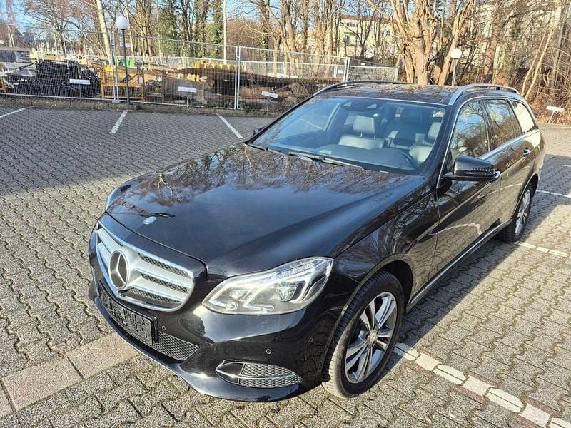 Gebraucht Mercedes E400 333 PS (244 kW) 2013 Schwarz Limousine