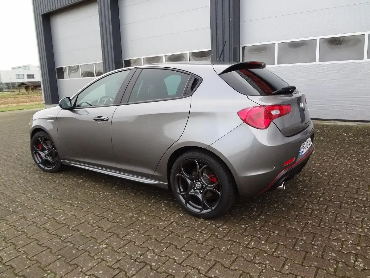 Gebraucht Alfa Romeo Giulietta Veloce 241 PS (177 kW) 2017 Grau Kleinwagen