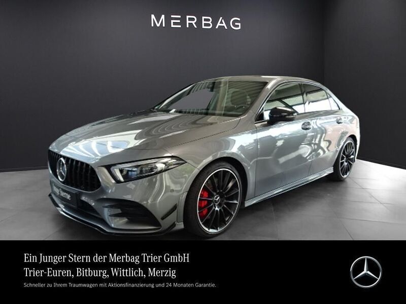 Metalliclack mountaingrau Gebraucht 2022 Mercedes A35 AMG AMG Limousine | 39.960 € (Fairer Preis) - Bild 1/4