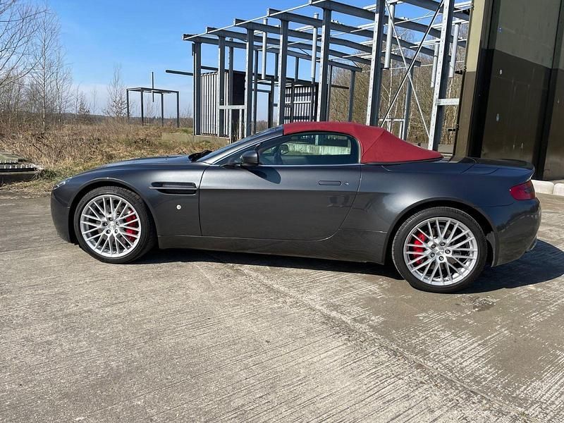Grau Gebraucht 2008 Aston Martin V8 Vantage Coupé | 51.000 € (Teuer) - Bild 1/4