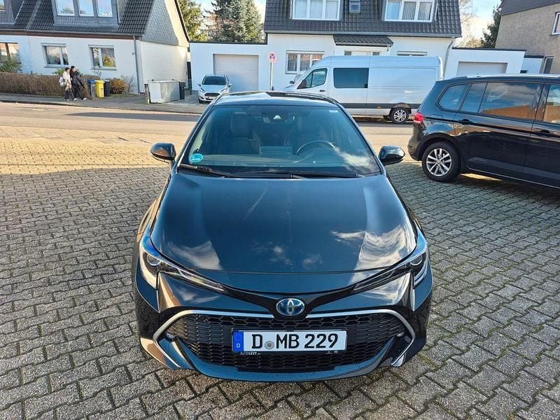Schwarz Gebraucht 2020 Toyota Corolla Team Limousine | 22.900 € (Fairer Preis) - Bild 1/4