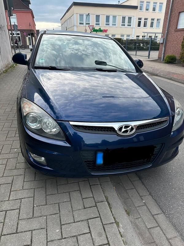 Gebraucht Hyundai i30 109 PS (80 kW) 2010 Blau Kombi