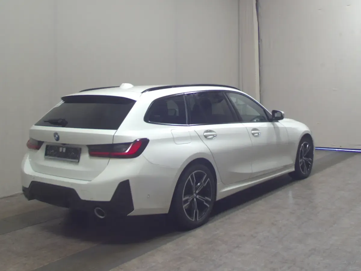 Gebraucht BMW 320 M Sport 190 PS (139 kW) 2023 Weiss Kombi