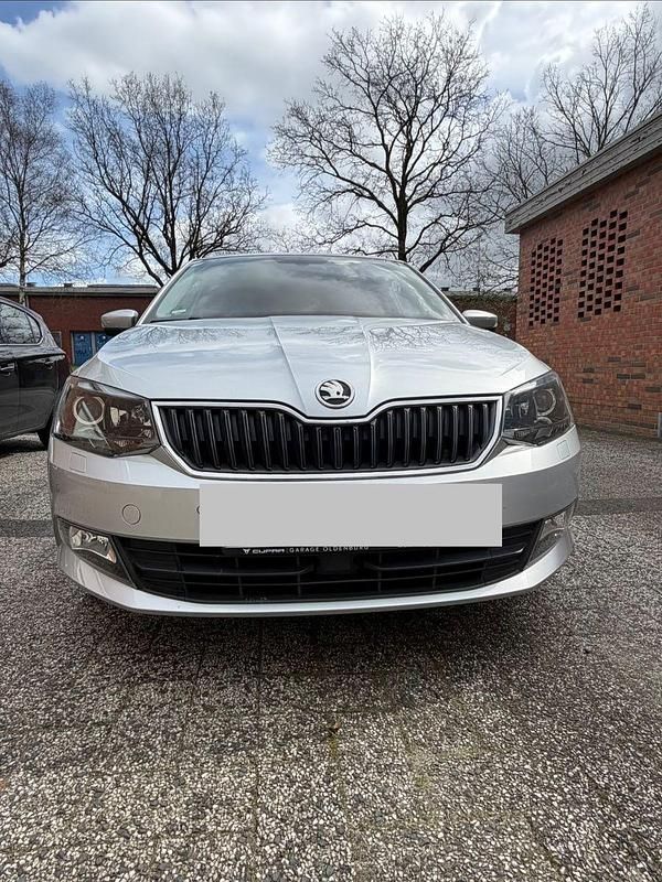 Gebraucht Skoda Fabia Joy 60 PS (44 kW) 2016 Silber Kleinwagen