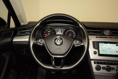 Gebraucht VW Passat Comfortline 150 PS (110 kW) 2015 Schwarz metallic Kombi
