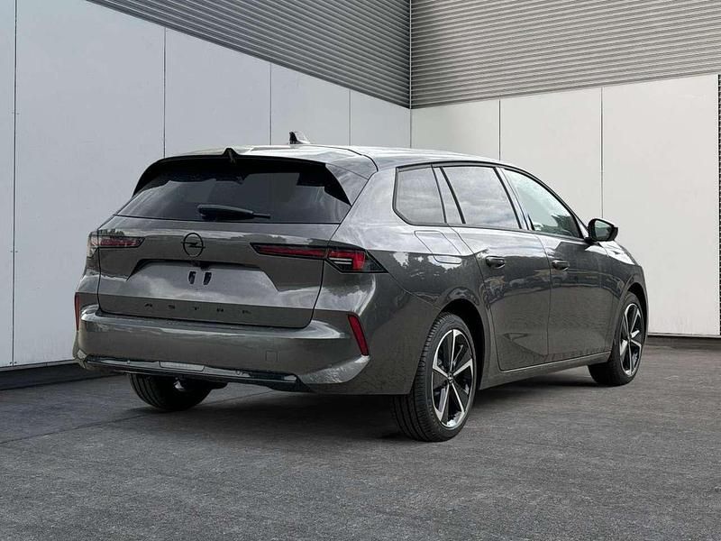 Neu Opel Astra 131 PS (96 kW) 2025 Vulkan grau metallic Limousine