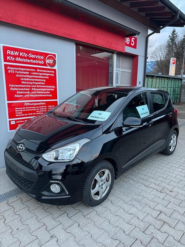 Gebraucht Hyundai i10 66 PS (48 kW) 2015 Schwarz Kleinwagen