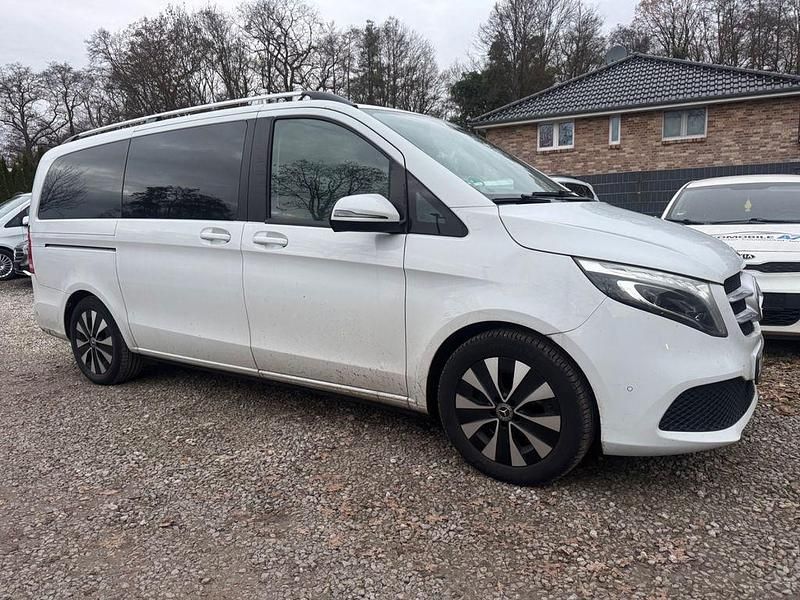 Weiß Gebraucht 2020 Mercedes V220 Edition Van / Kleinbus | 42.999 € (Guter Preis) - Bild 1/2