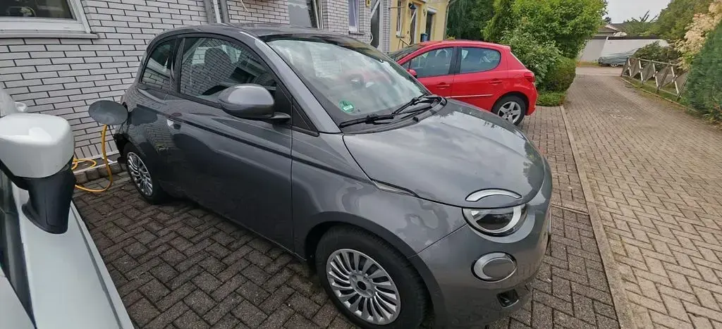 Gebraucht Fiat 500e 86 kW (118 PS) 2023 Grau Kleinwagen
