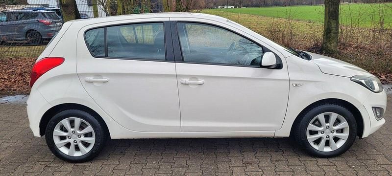 Gebraucht Hyundai i20 Trend 86 PS (63 kW) 2013 Weiß Kleinwagen