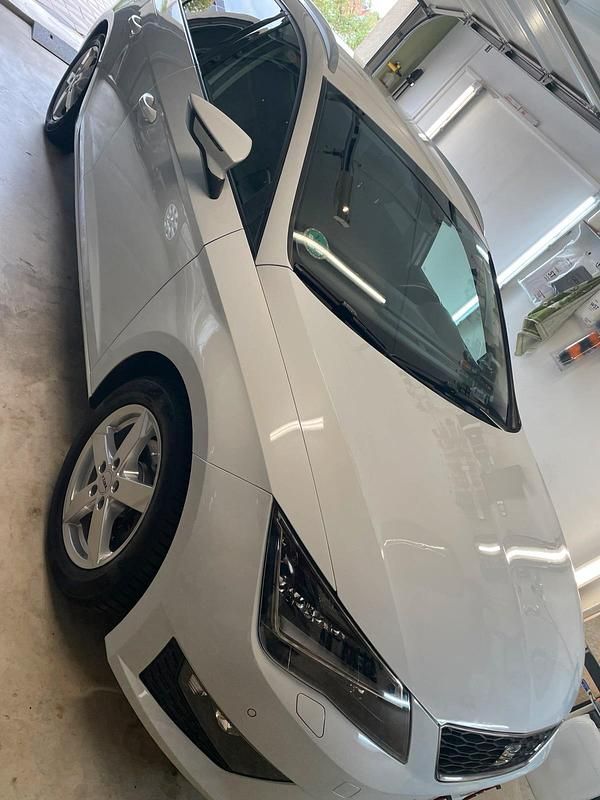 Weiß Gebraucht 2015 Seat Leon ST FR Kombi | 9.950 € (Fairer Preis) - Bild 1/4