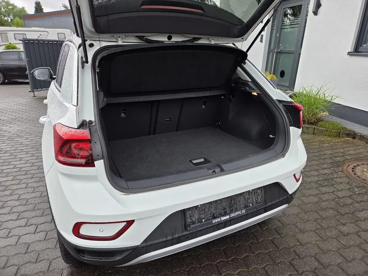 Gebraucht VW T-Roc Move 150 PS (110 kW) 2023 Weiß SUV