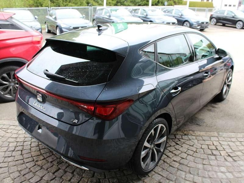 Neu Seat Leon FR 150 PS (110 kW) 2025 Grau (magnetic grau) grau (stoff) Limousine
