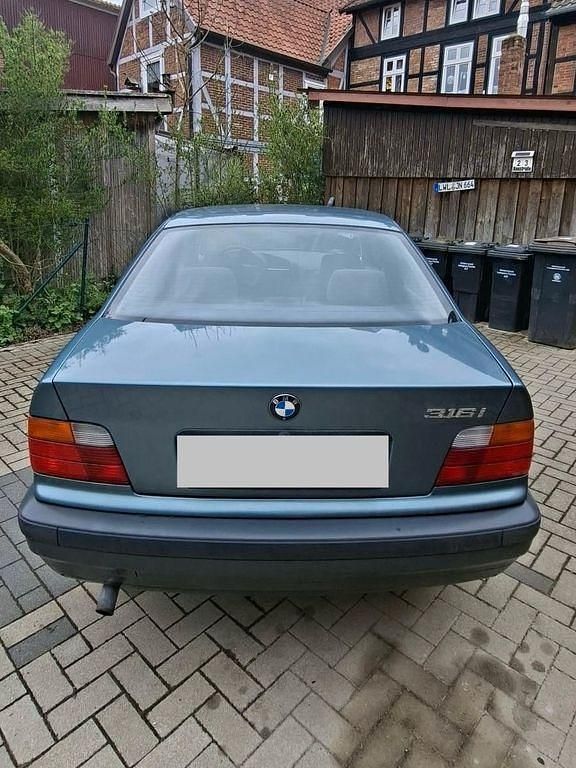 Usado BMW 316 Basis 102 HP (75 kW) 1995 Verde Sedan