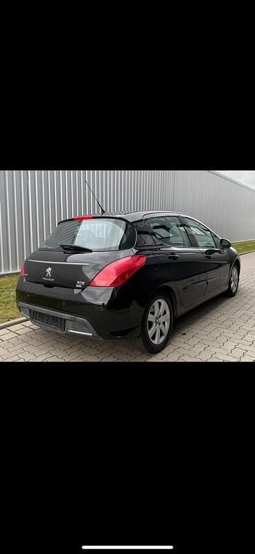 Gebraucht Peugeot 308 112 PS (82 kW) 2013 Schwarz Kleinwagen
