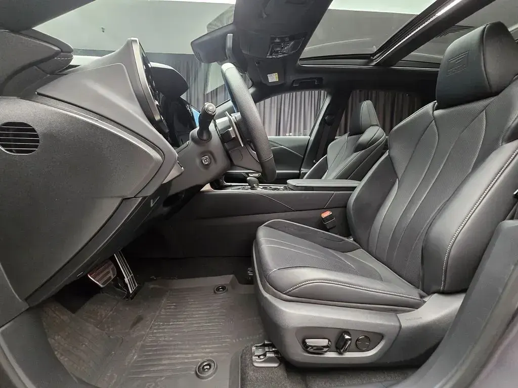 Gebraucht Lexus RX500h Sport Line 272 PS (200 kW) 2025 Grau SUV