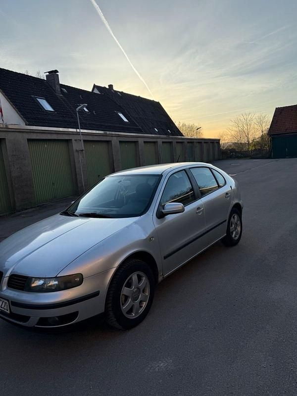 Second-hand Seat Leon 105 CP (77 kW) 2002 Argintiu Hatchback