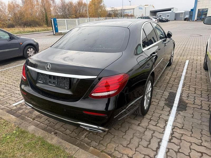Gebraucht Mercedes E220 194 PS (142 kW) 2018 Schwarz Limousine