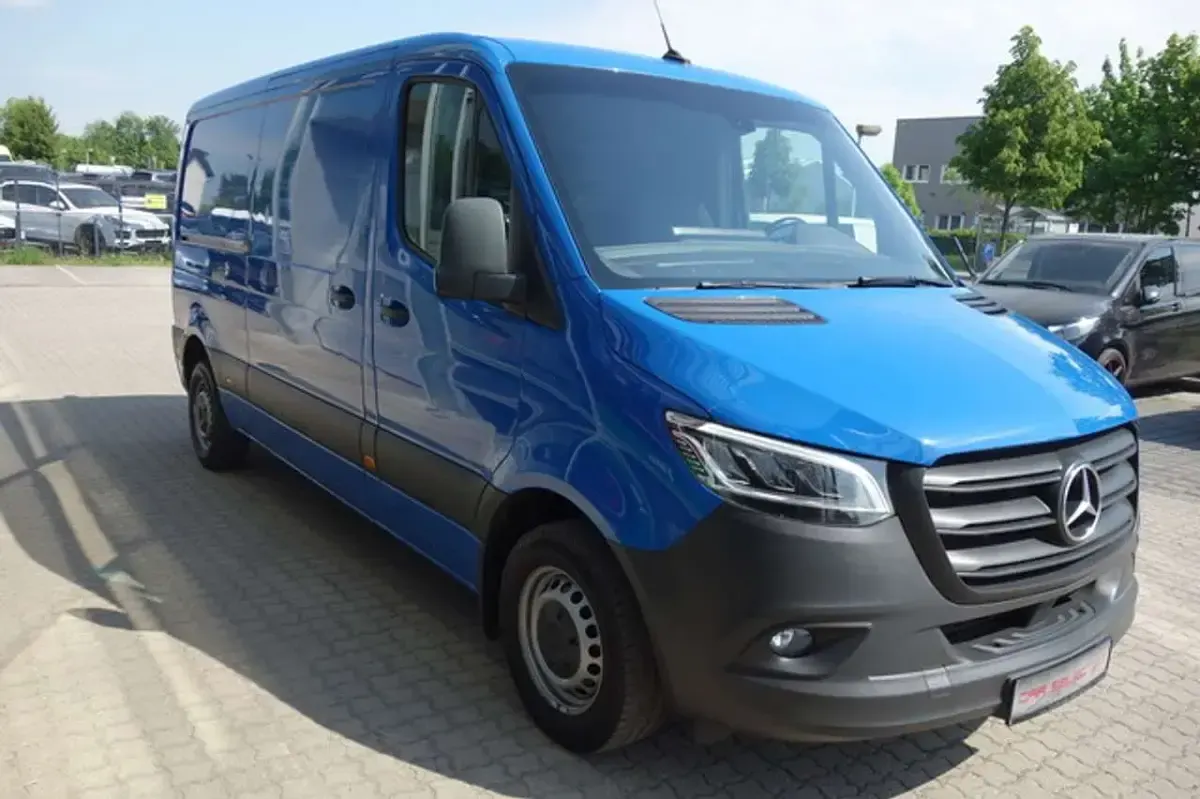 Gebraucht Mercedes Sprinter 150 PS (110 kW) 2022 Blau Van