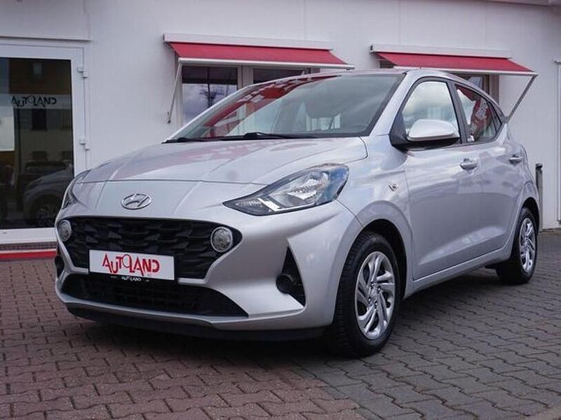 Gebraucht Hyundai i10 Select 67 PS (49 kW) 2021 Sleek silver / met Kleinwagen