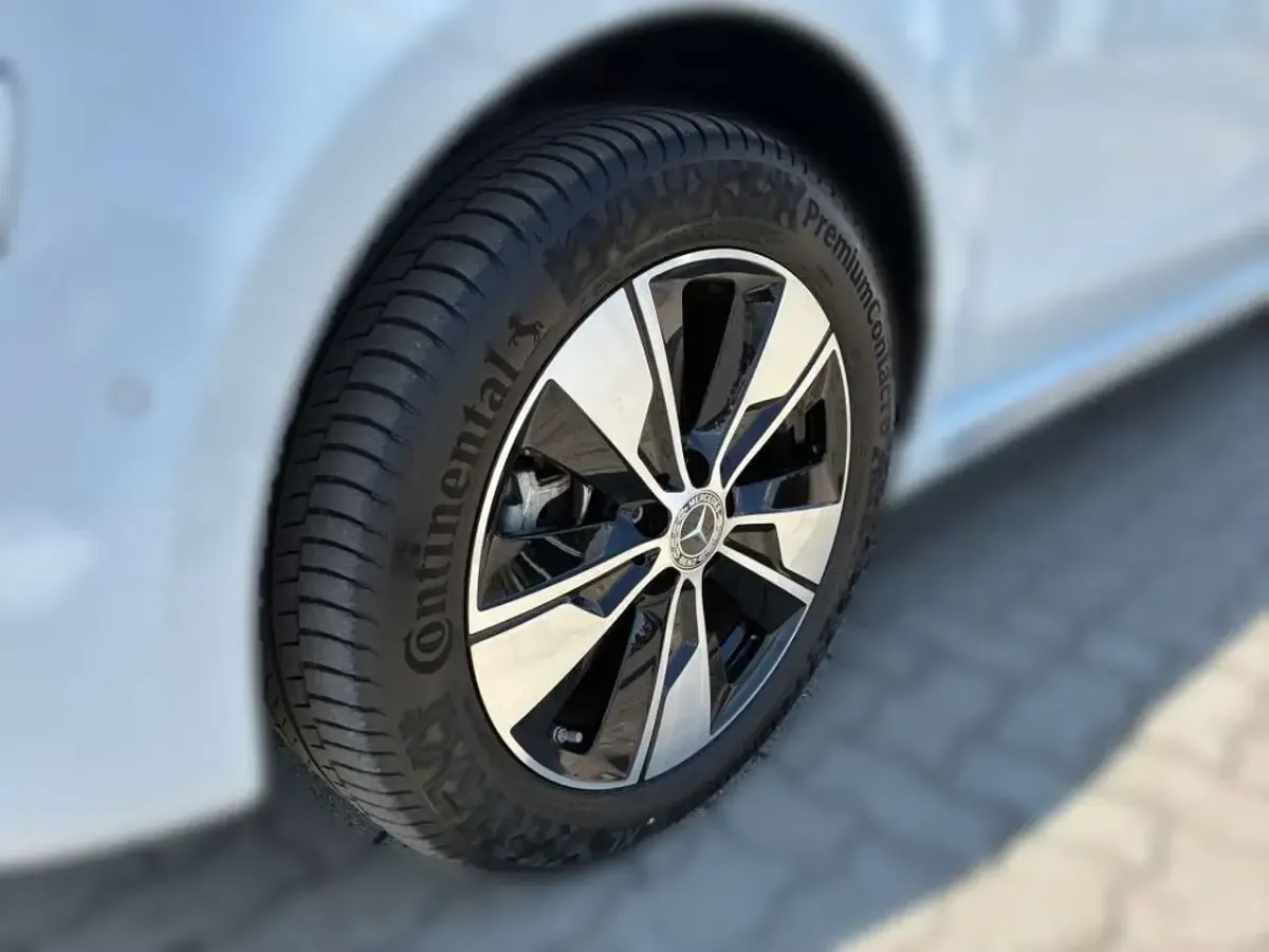 Gebraucht Mercedes EQV300 Avantgarde 150 kW (204 PS) 2025 Weiß Van / Kleinbus