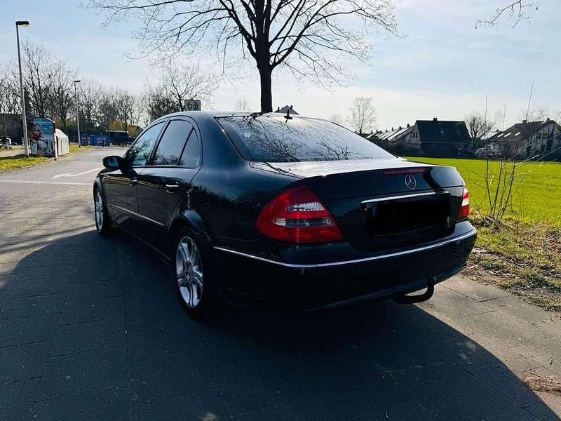 Gebraucht Mercedes E280 177 PS (130 kW) 2004 Schwarz  unilack Limousine