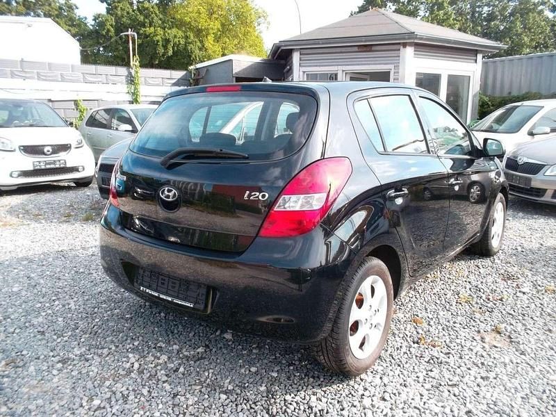 Gebraucht Hyundai i20 Style 101 PS (74 kW) 2011 Schwarz Limousine