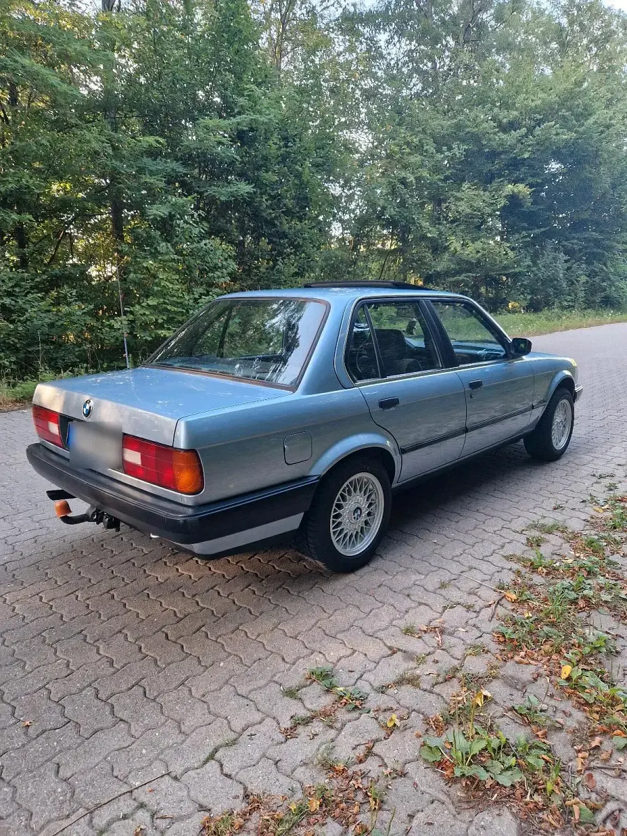 Gebraucht BMW 316 99 PS (72 kW) 1991 Blau Limousine
