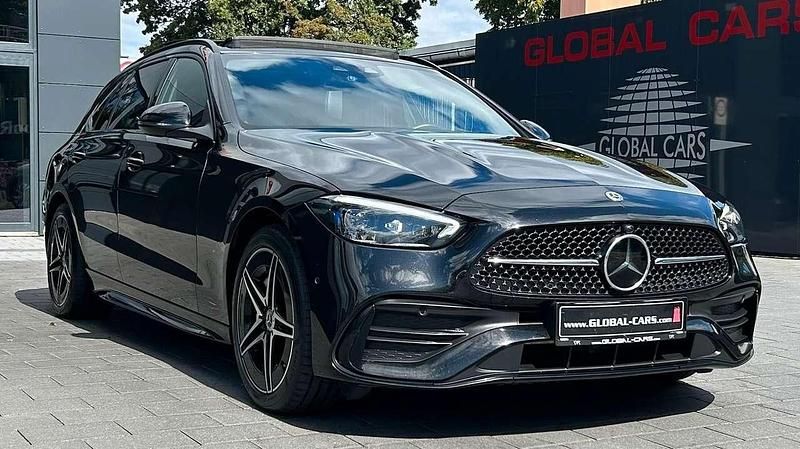 Obsidianschwarz Gebraucht 2023 Mercedes C300e AMG line Kombi | 29.885 € - Bild 1/4