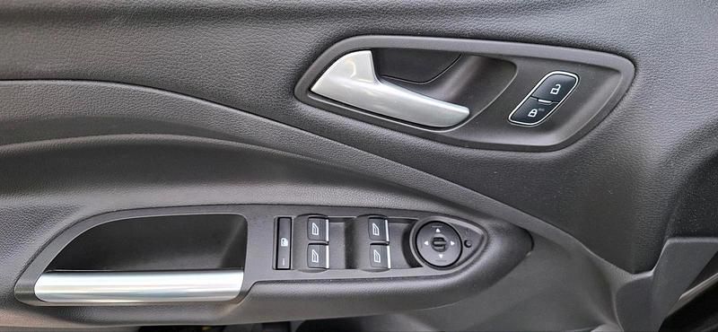 Gebraucht Ford Kuga Titanium 182 PS (133 kW) 2017 Grau SUV