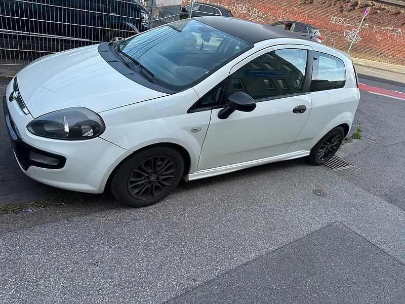 Schwarz Gebraucht 2011 Fiat Punto Kleinwagen | 1.450 € (Guter Preis) - Bild 1/4
